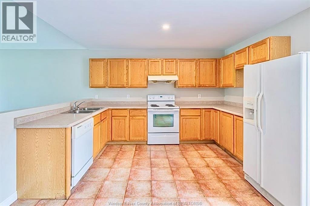 1328 Imperial Crescent Property Photo 8