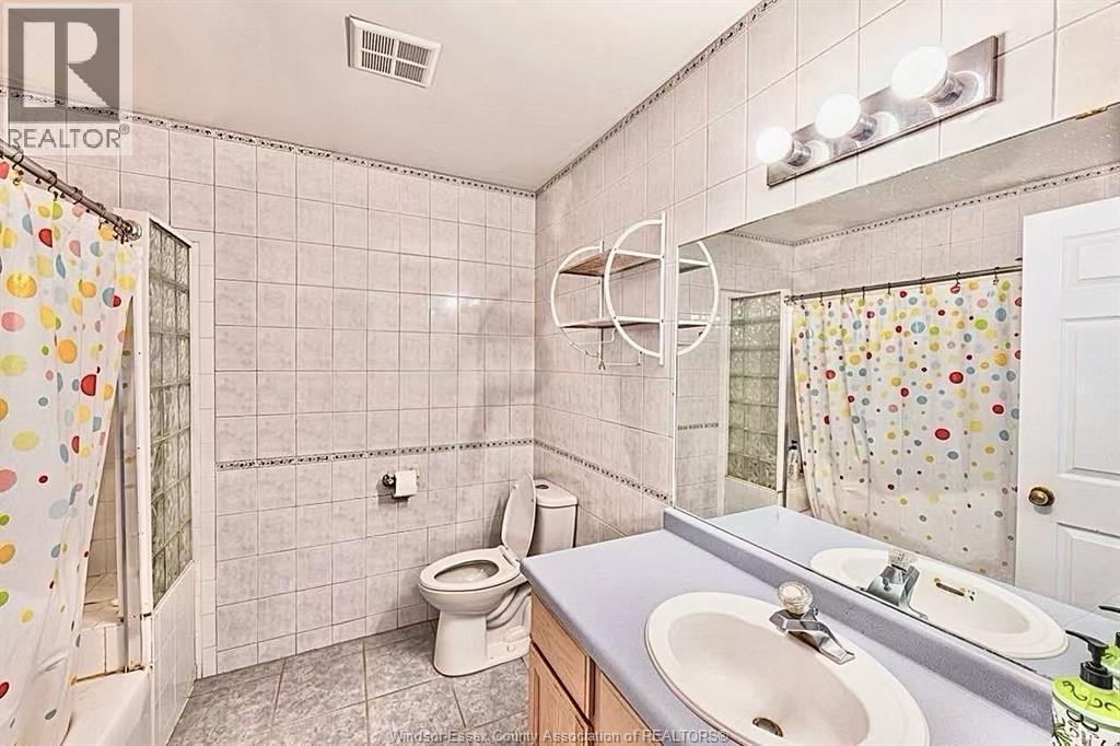 1328 Imperial Crescent Property Photo 11