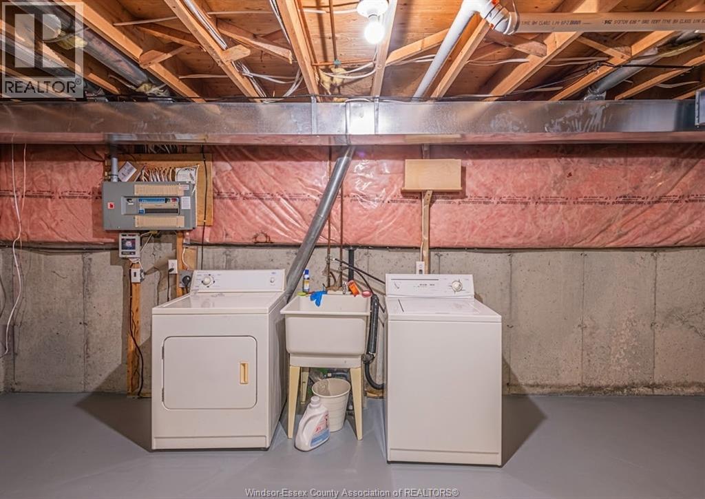 1328 Imperial Crescent Property Photo 12