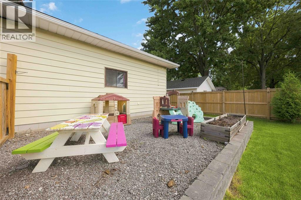 453 Bentinck Street Property Photo 7