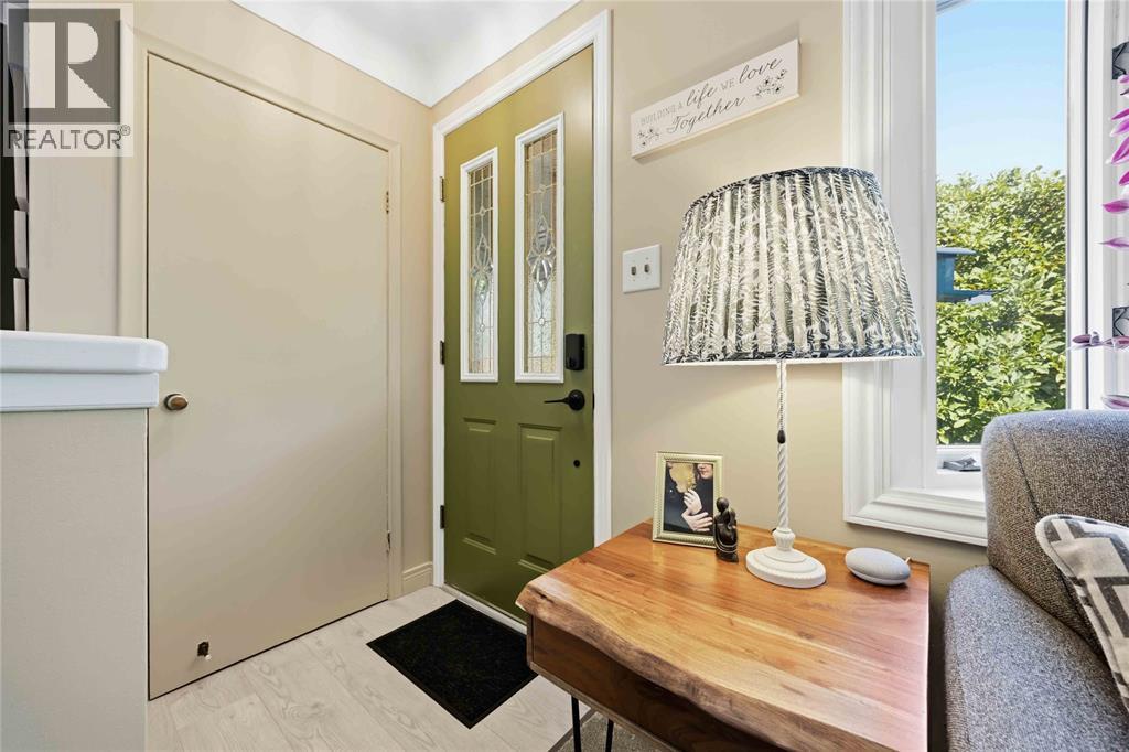 453 Bentinck Street Property Photo 9