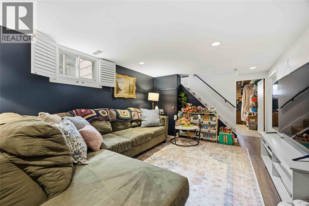 453 Bentinck Street Property Photo 25