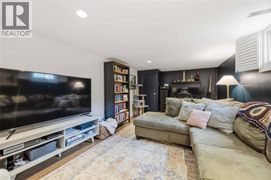 453 Bentinck Street Property Photo 26