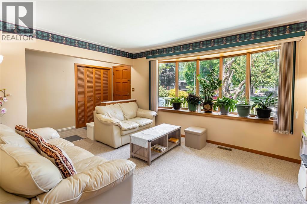 8 Parry Drive Property Photo 6