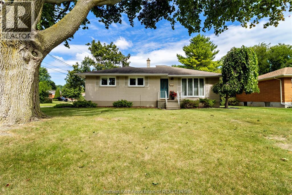 199 Tweedsmuir Avenue East Property Photo 2