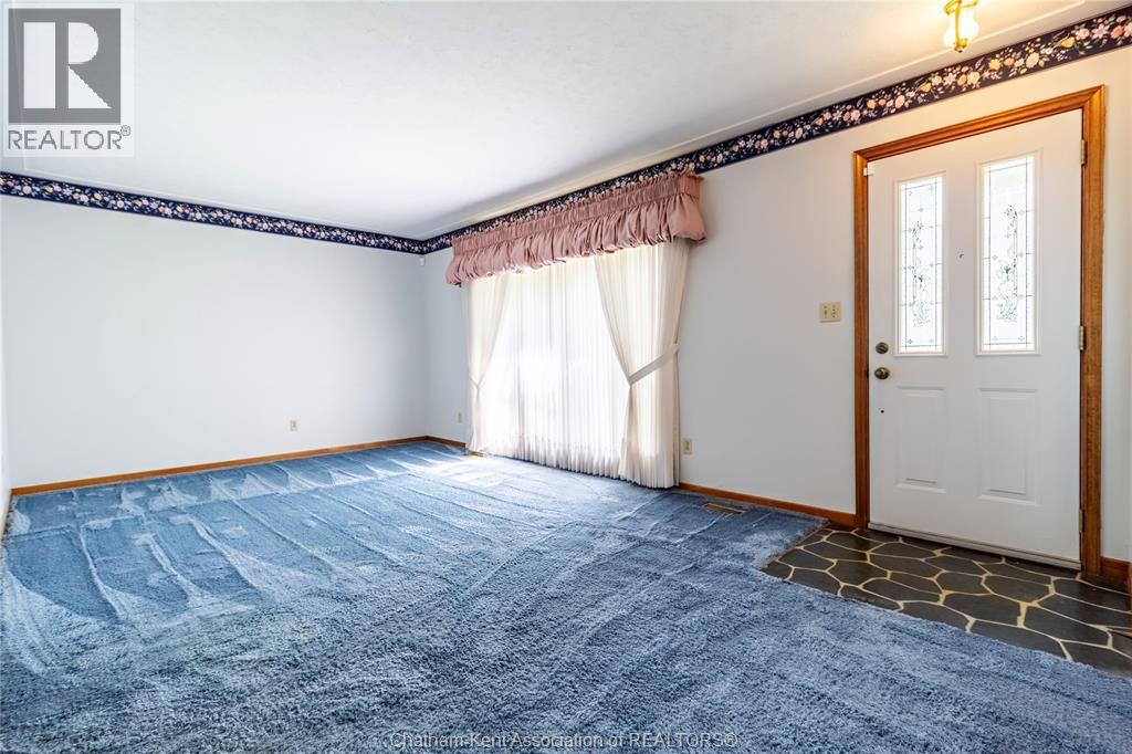 199 Tweedsmuir Avenue East Property Photo 6
