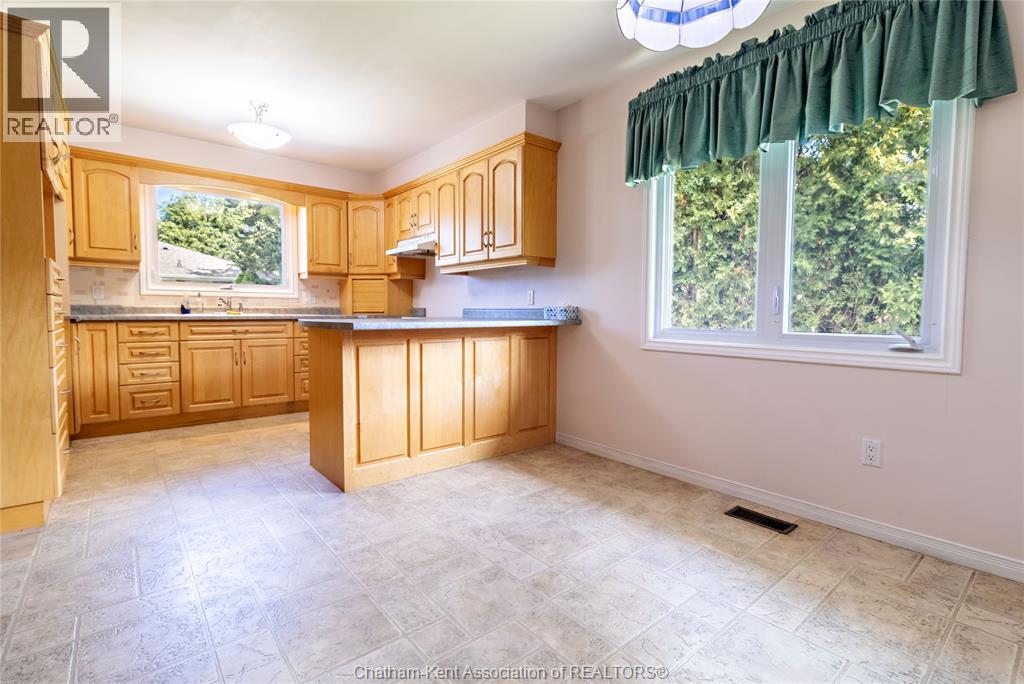 199 Tweedsmuir Avenue East Property Photo 9