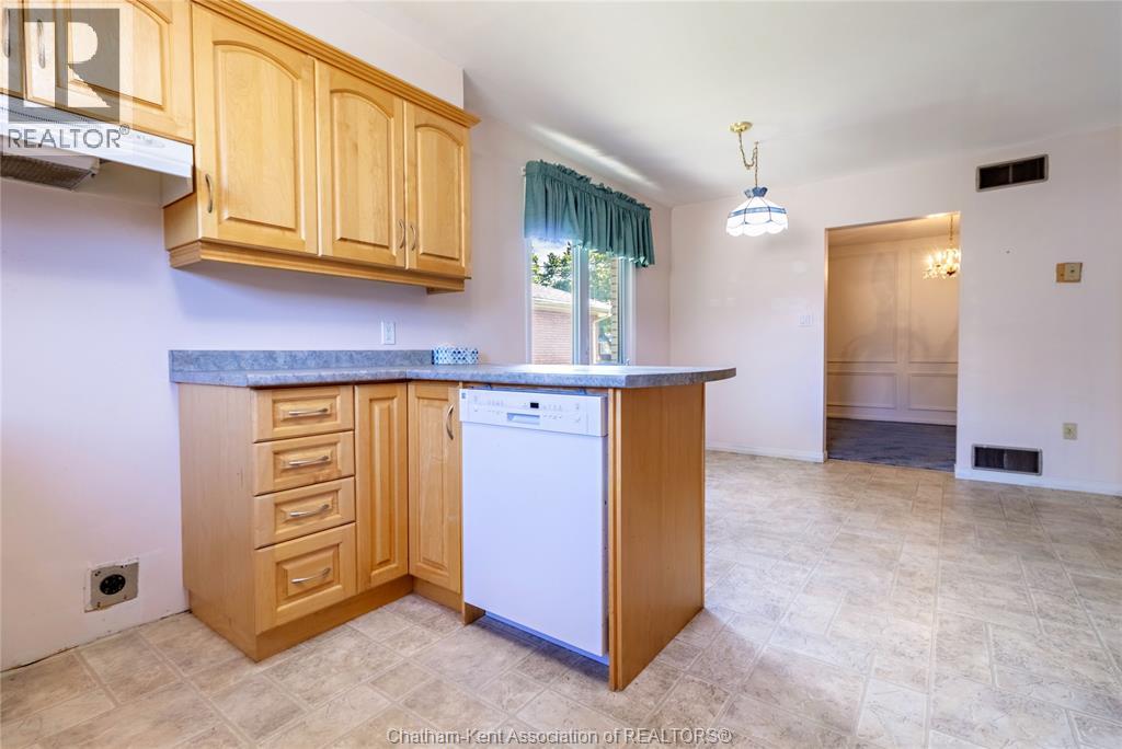 199 Tweedsmuir Avenue East Property Photo 12
