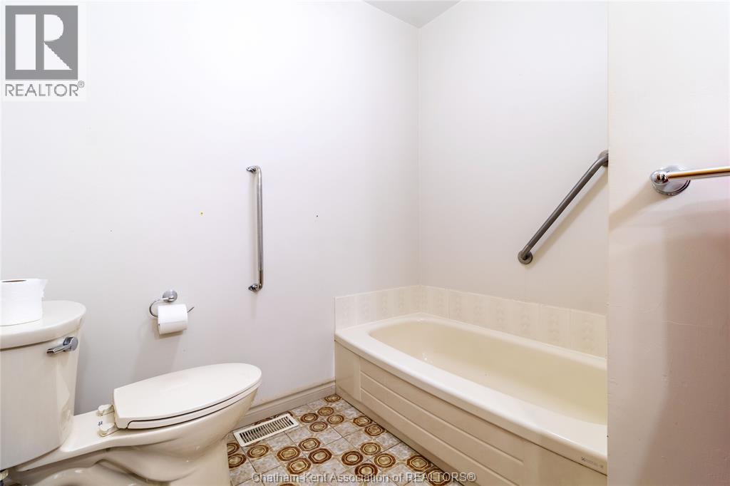 199 Tweedsmuir Avenue East Property Photo 22