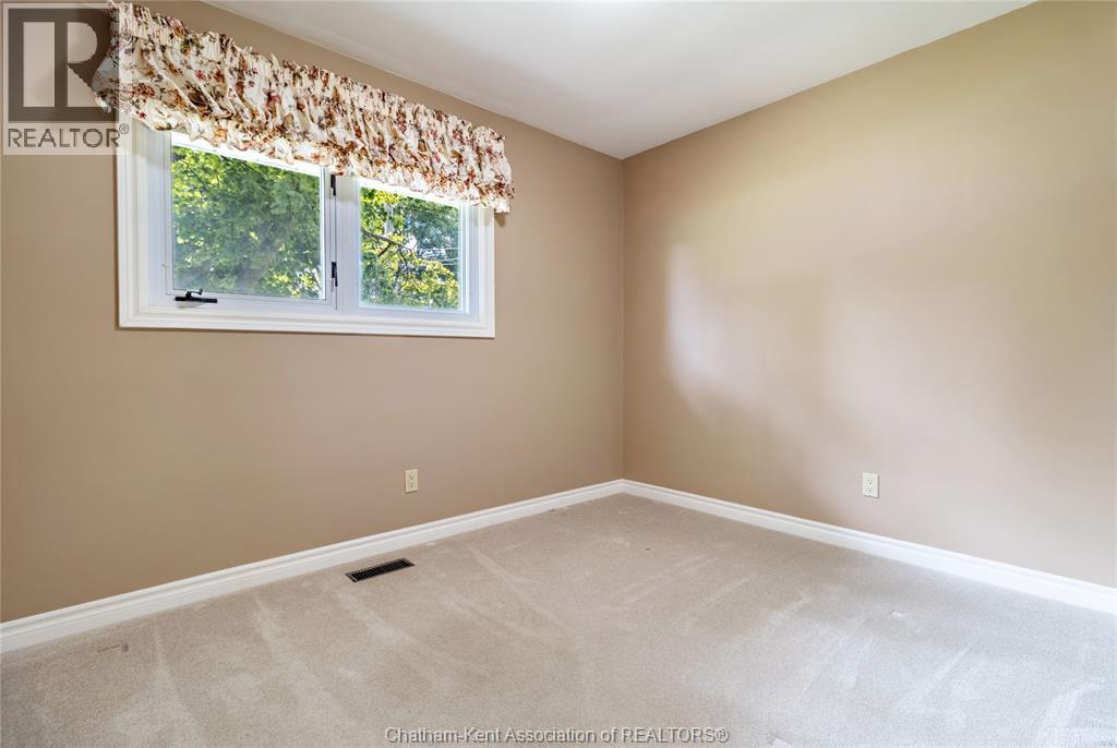 199 Tweedsmuir Avenue East Property Photo 23