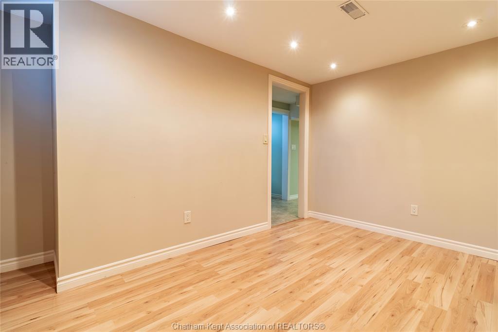 199 Tweedsmuir Avenue East Property Photo 34