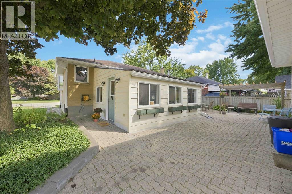 453 Bentinck Street Property Photo 3