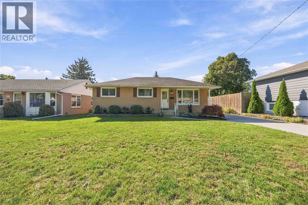 867 CHAMPLAIN ROAD Property Photo 1