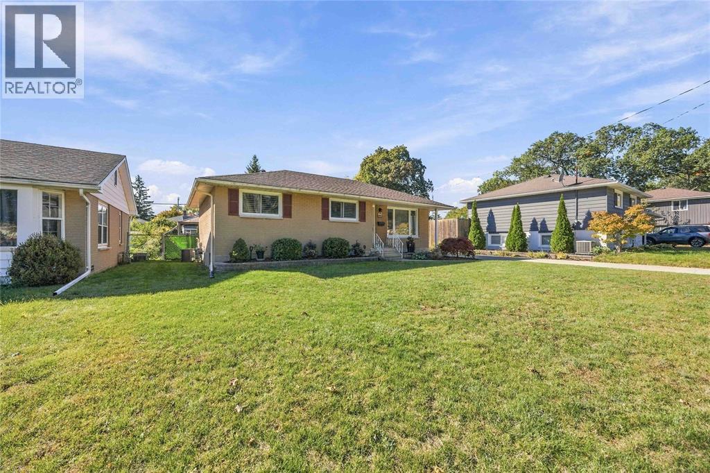867 Champlain Road Property Photo 3