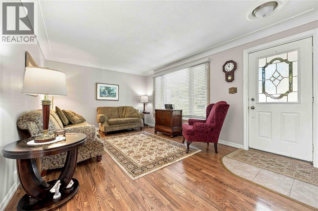 867 Champlain Road Property Photo 4