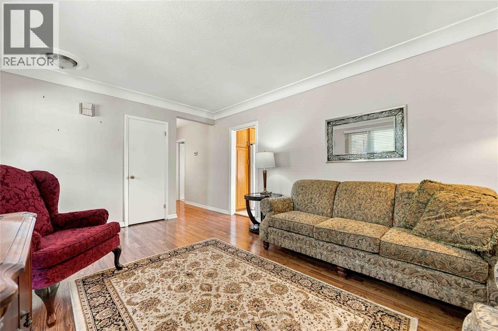 867 Champlain Road Property Photo 6