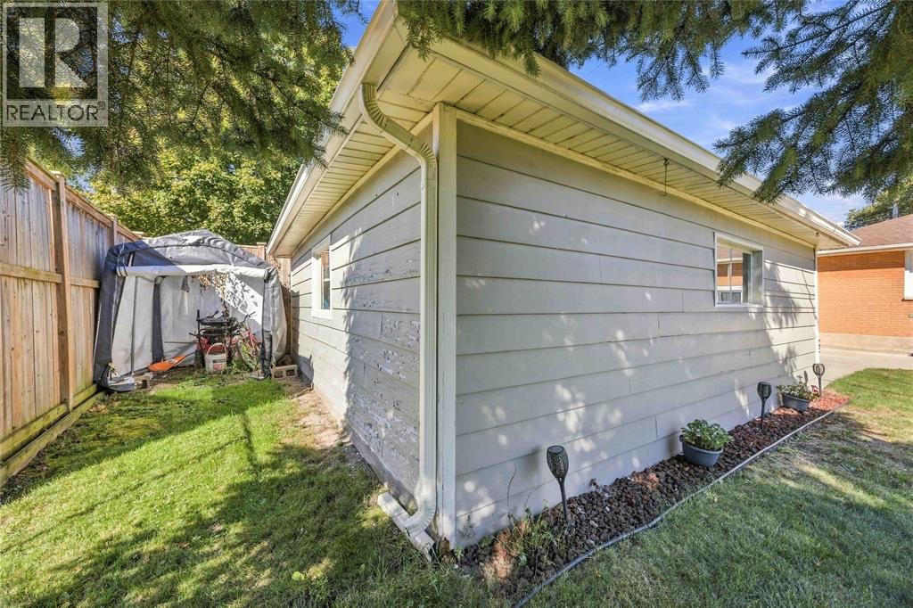 867 Champlain Road Property Photo 24