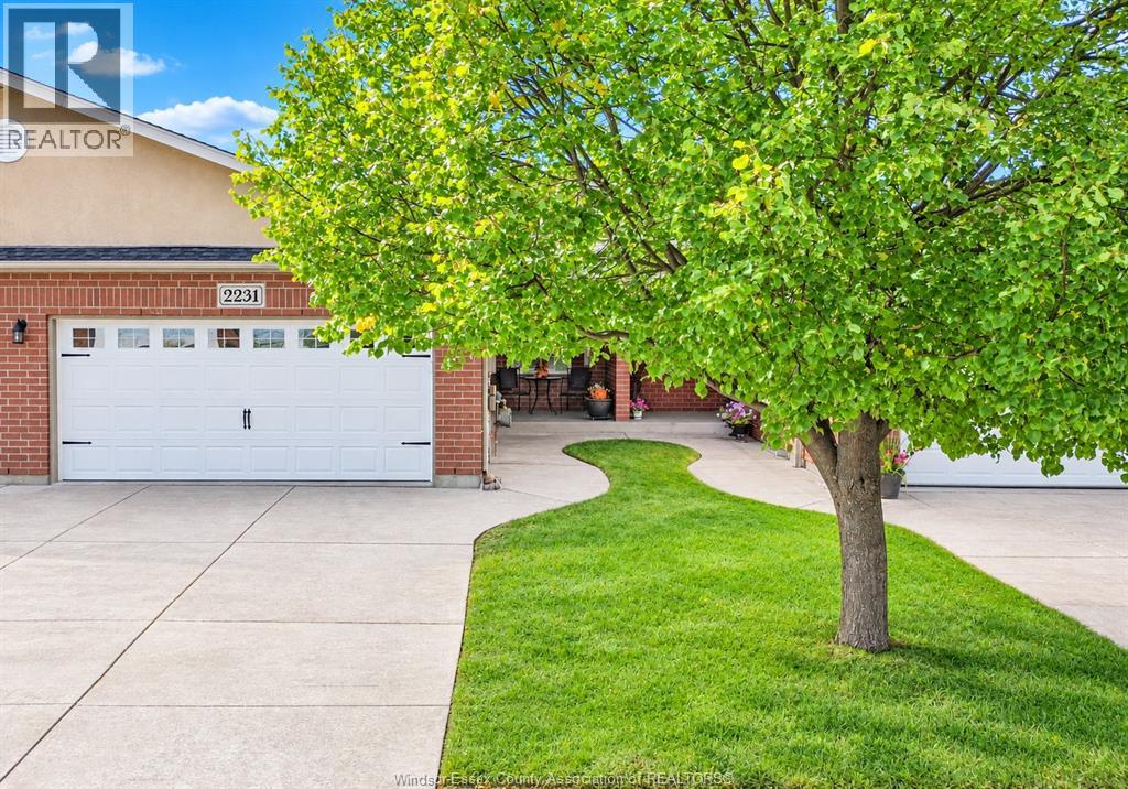 2231 LUXURY Property Photo 1