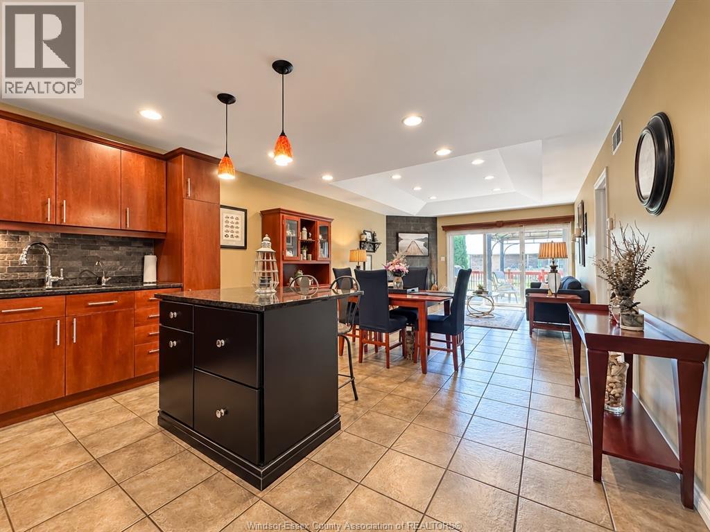2231 Luxury Property Photo 5