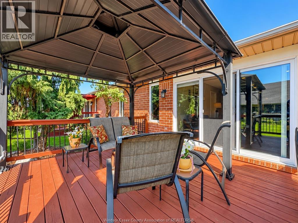 2231 Luxury Property Photo 16