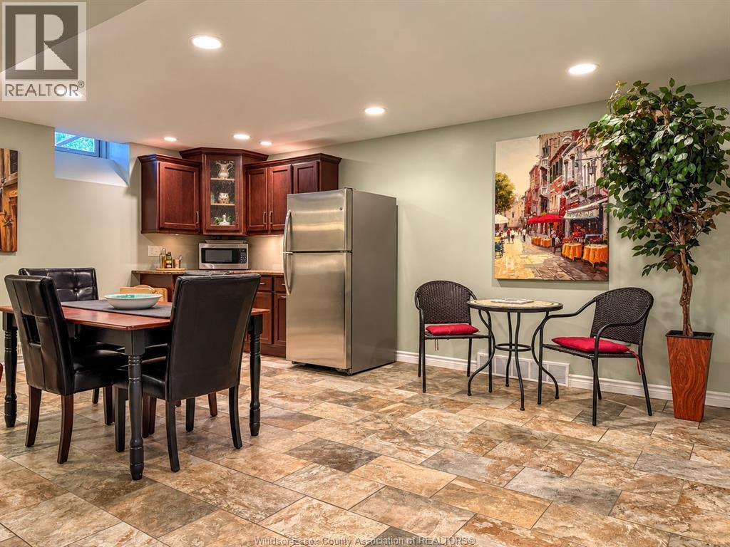 2231 Luxury Property Photo 29