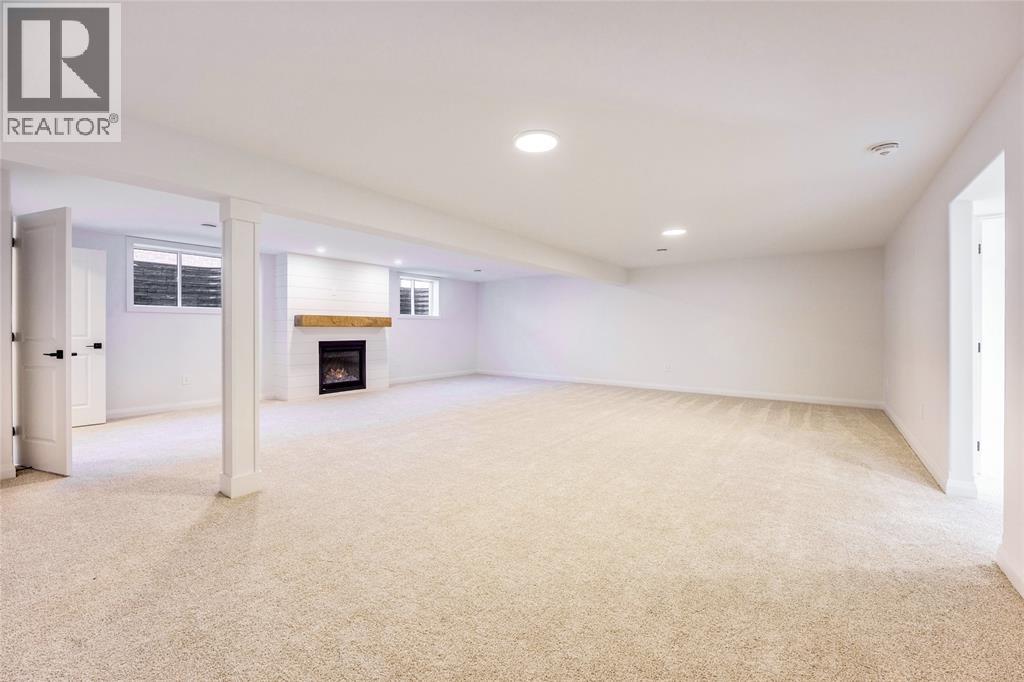 3562 Paul Crescent Property Photo 27
