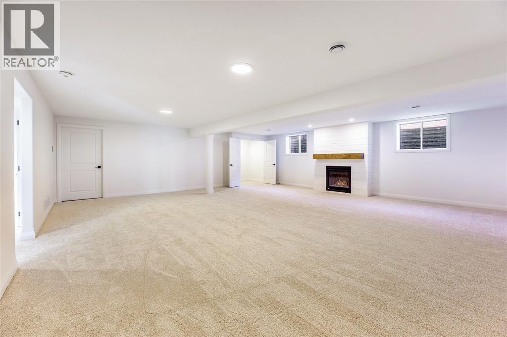 3562 Paul Crescent Property Photo 28
