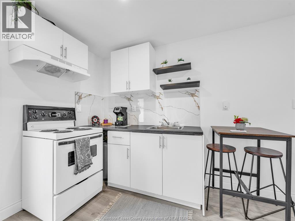 306 Foch Unit# Back Unit Property Photo 6