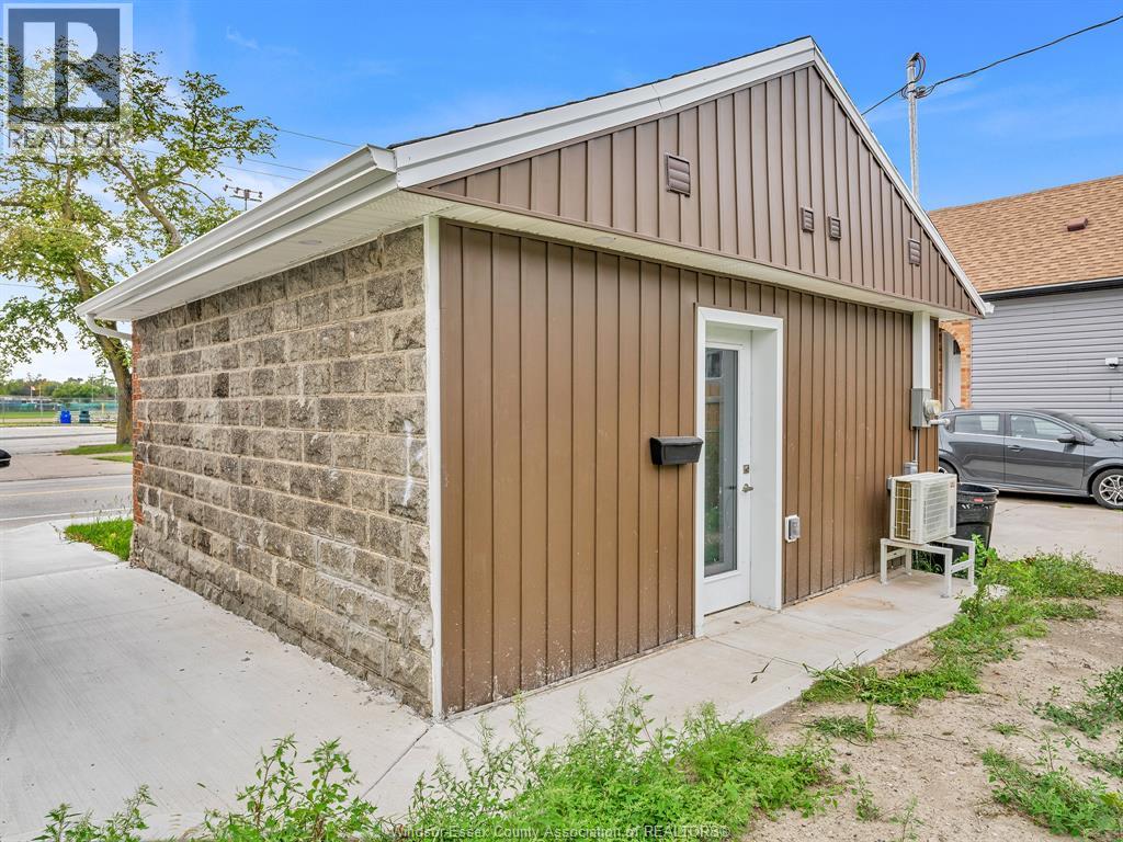 306 Foch Unit# Back Unit Property Photo 10