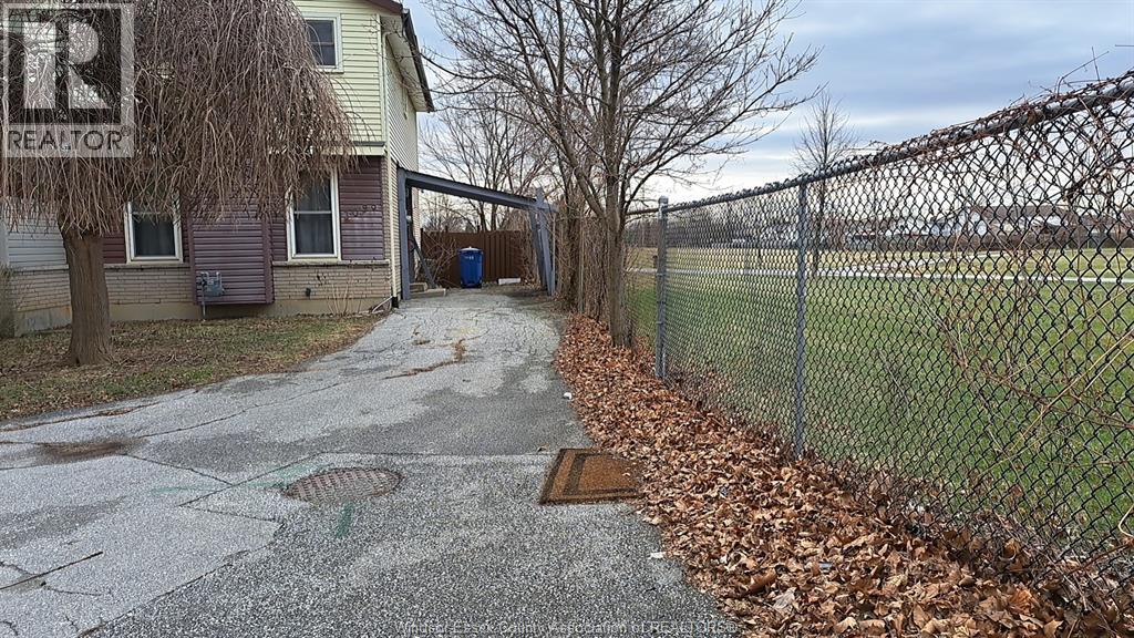3098 Erindale Crescent Property Photo 2