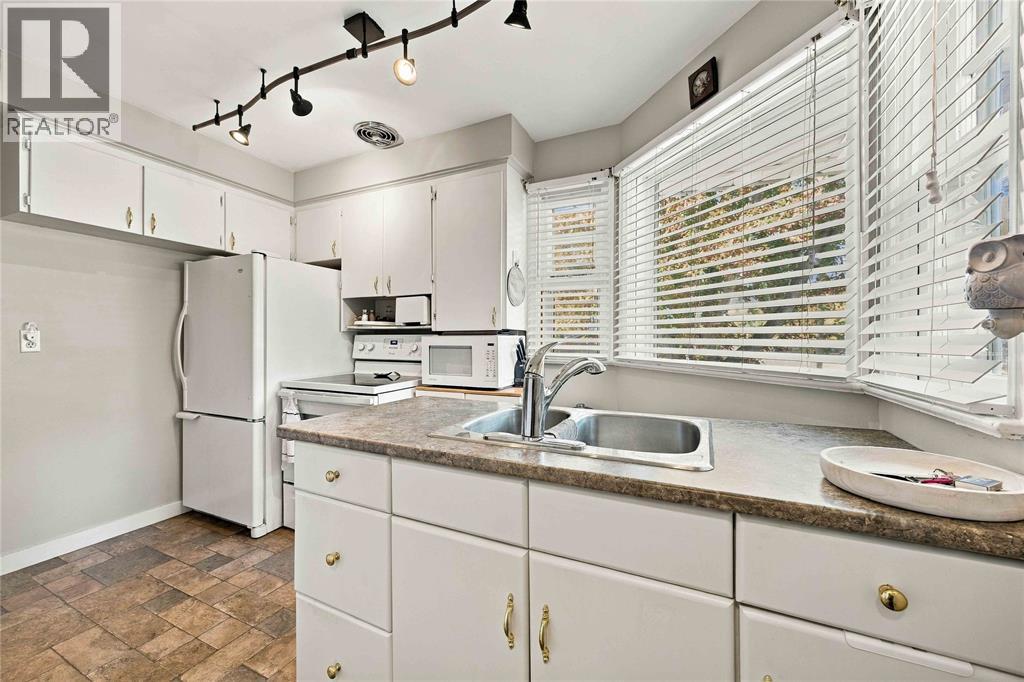 1179 Newell Street Property Photo 11