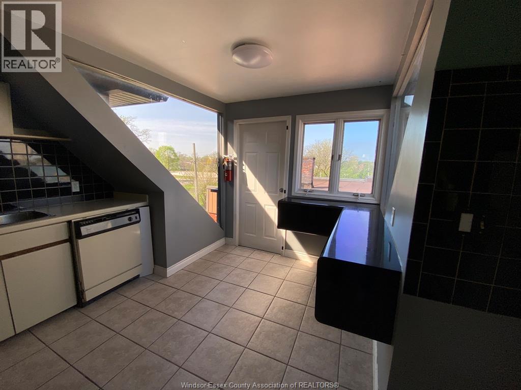 165 Janette Unit# Penthouse Property Photo 2