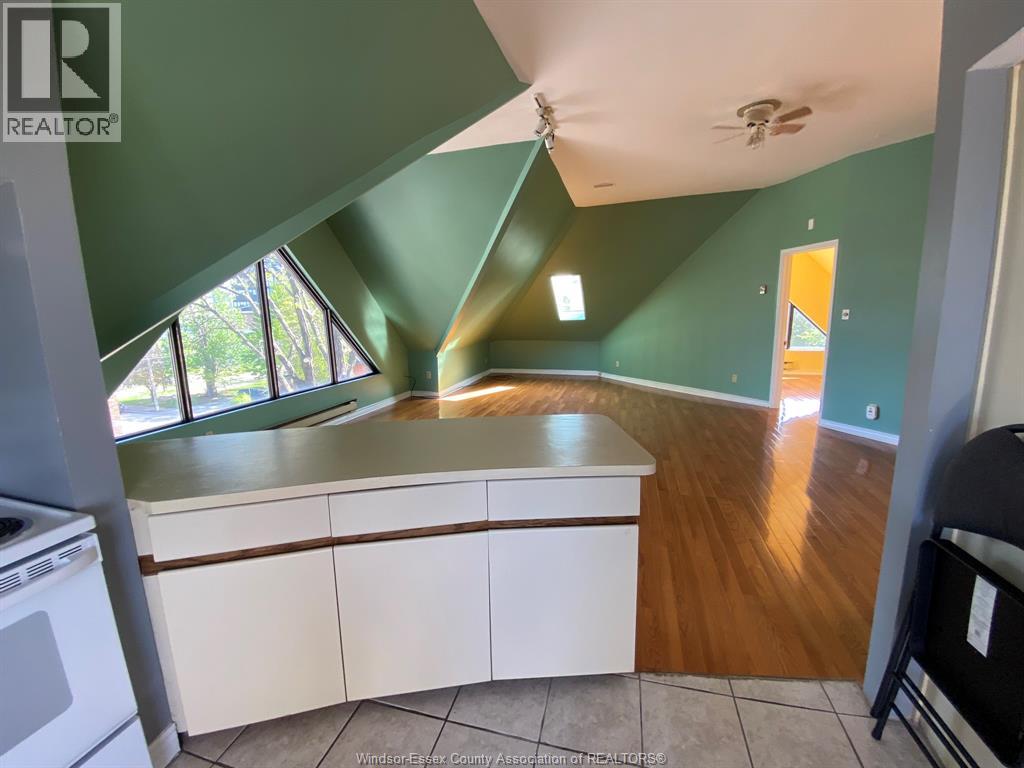 165 Janette Unit# Penthouse Property Photo 5