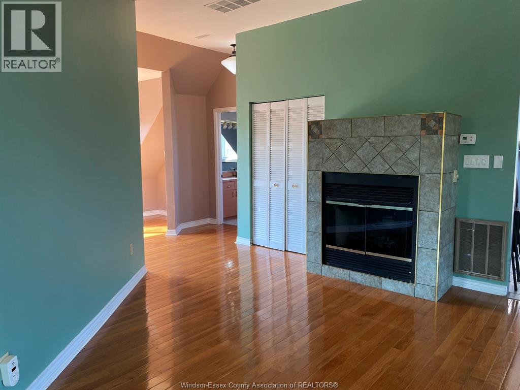 165 Janette Unit# Penthouse Property Photo 7