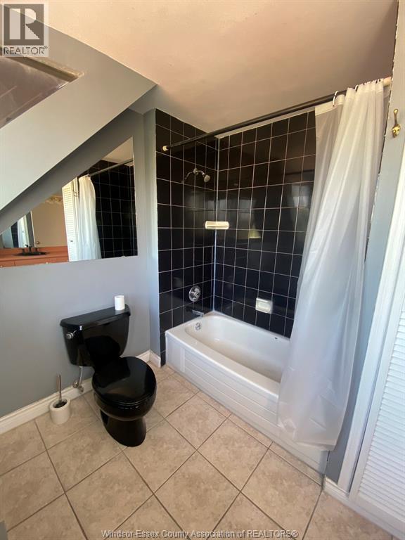 165 Janette Unit# Penthouse Property Photo 9