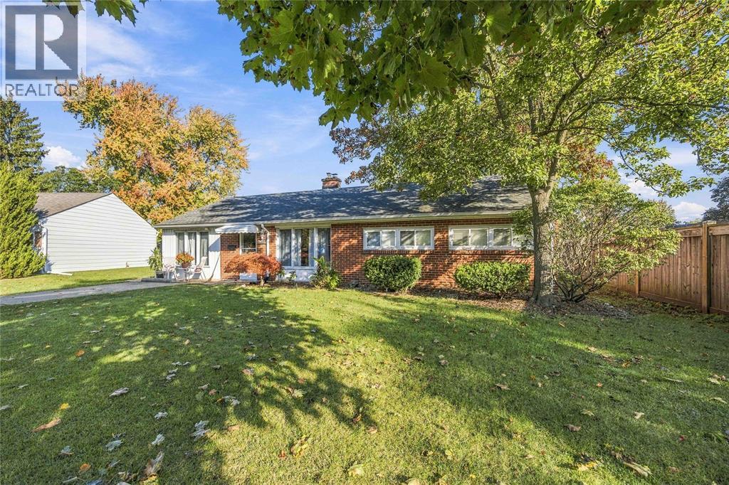 914 Retlaw DRIVE Property Photo 1