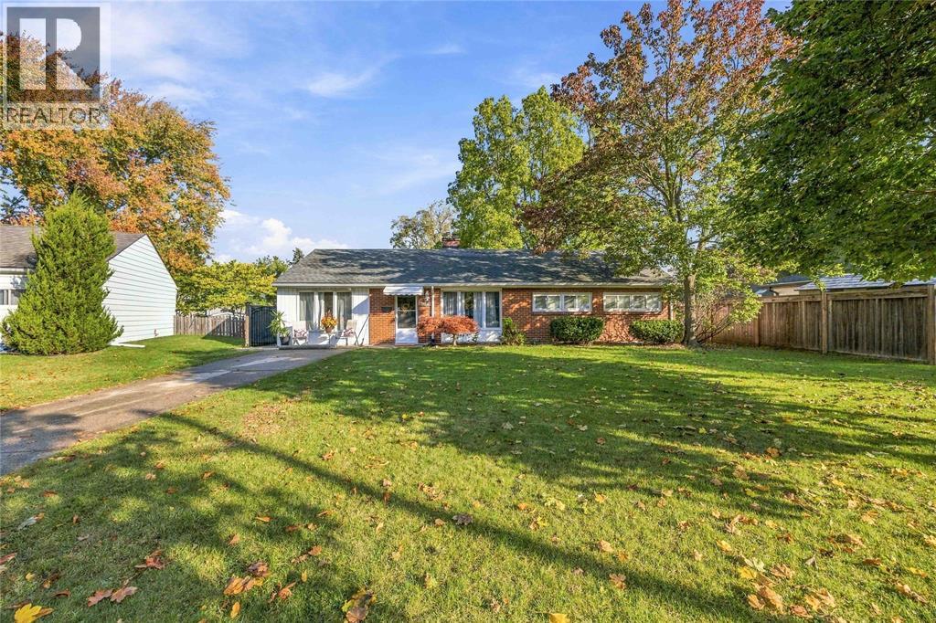 914 Retlaw Drive Property Photo 2