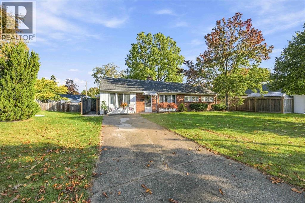 914 Retlaw Drive Property Photo 3