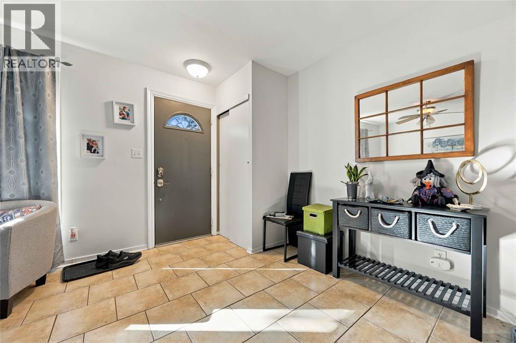 914 Retlaw Drive Property Photo 4