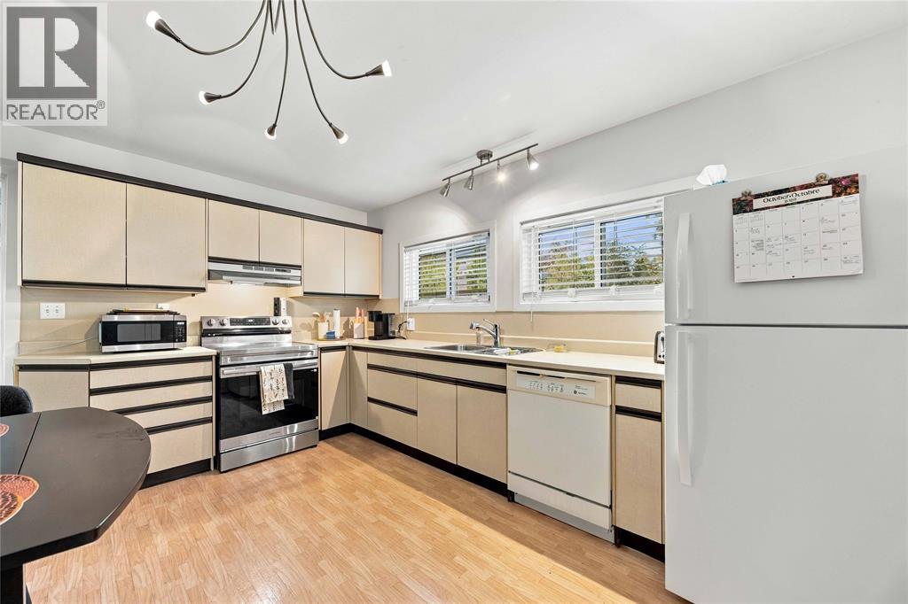 914 Retlaw Drive Property Photo 12