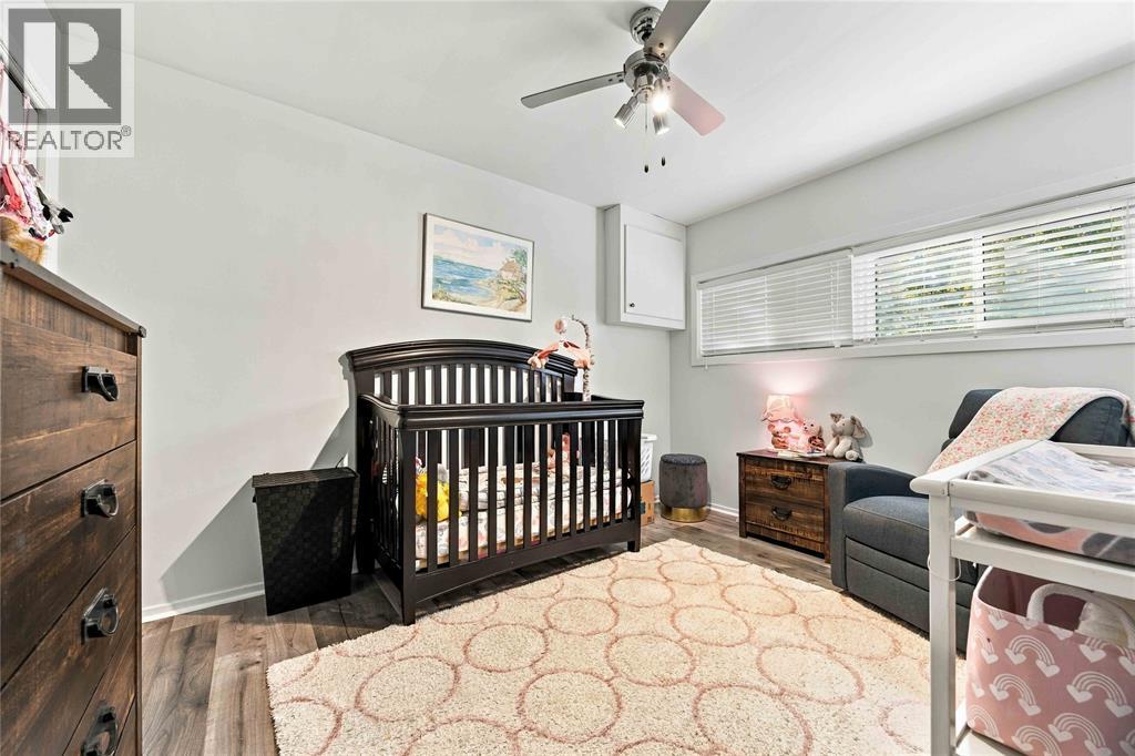 914 Retlaw Drive Property Photo 17