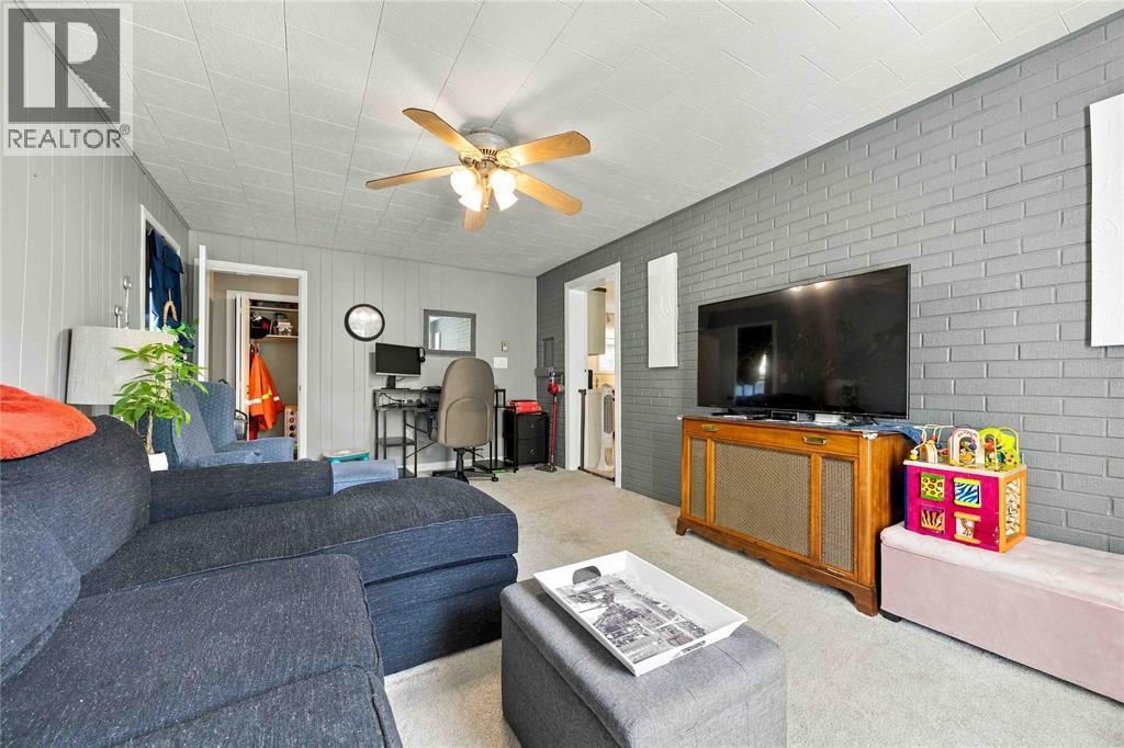 914 Retlaw Drive Property Photo 22