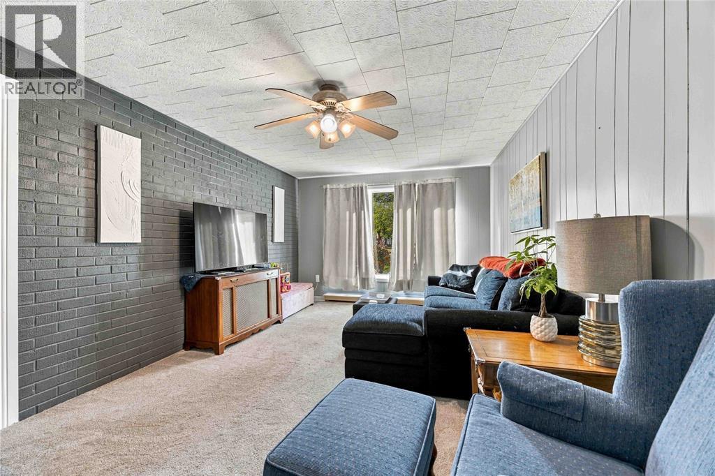 914 Retlaw Drive Property Photo 24