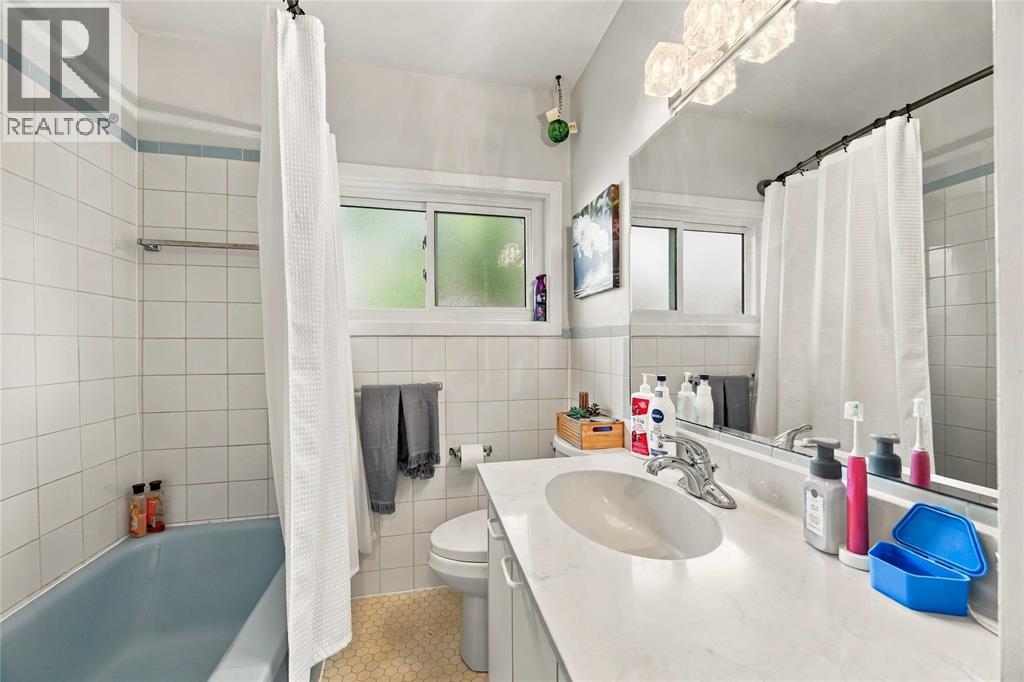 914 Retlaw Drive Property Photo 26