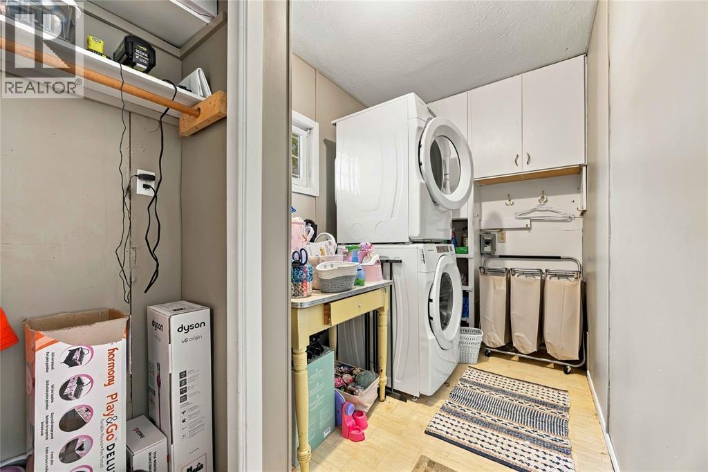 914 Retlaw Drive Property Photo 27