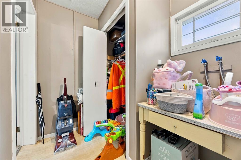 914 Retlaw Drive Property Photo 29