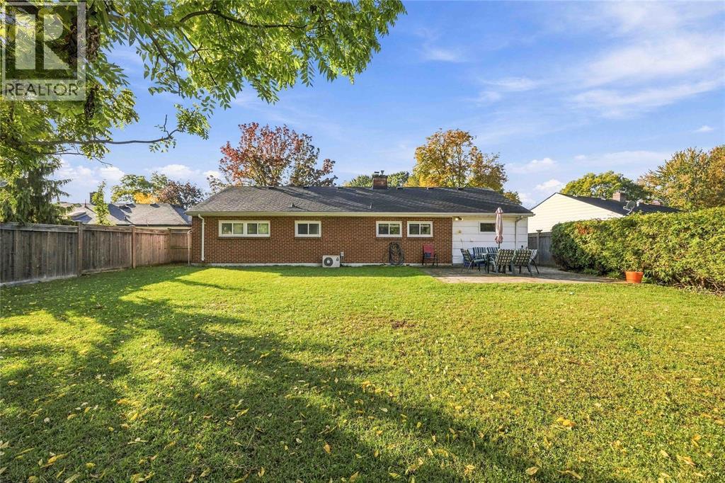 914 Retlaw Drive Property Photo 32
