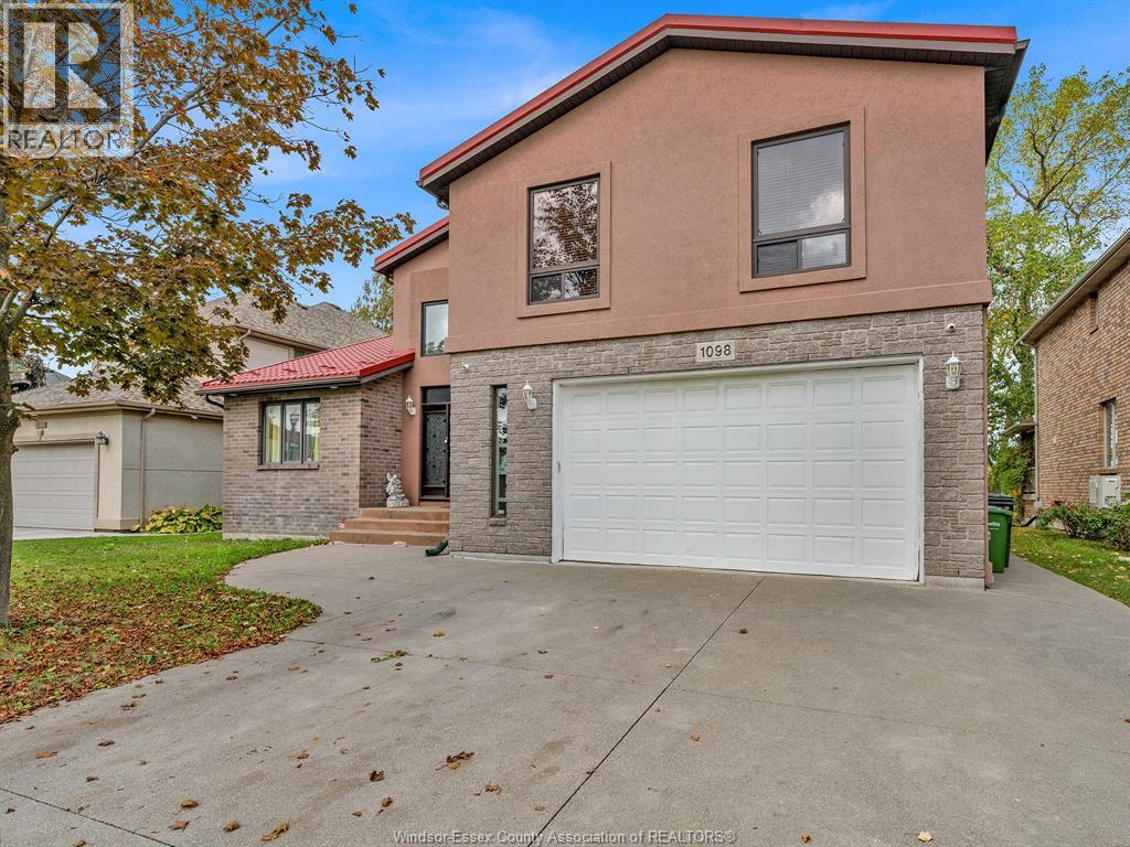 1098 Stoneybrook Crescent Property Photo 1