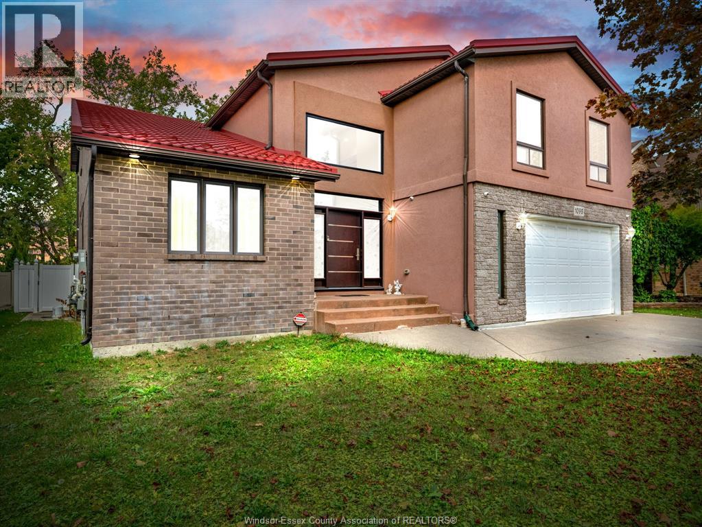 1098 Stoneybrook Crescent Property Photo 2