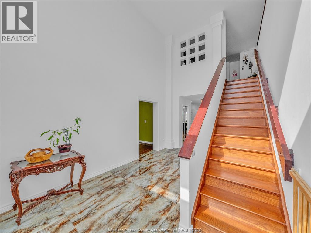 1098 Stoneybrook Crescent Property Photo 6